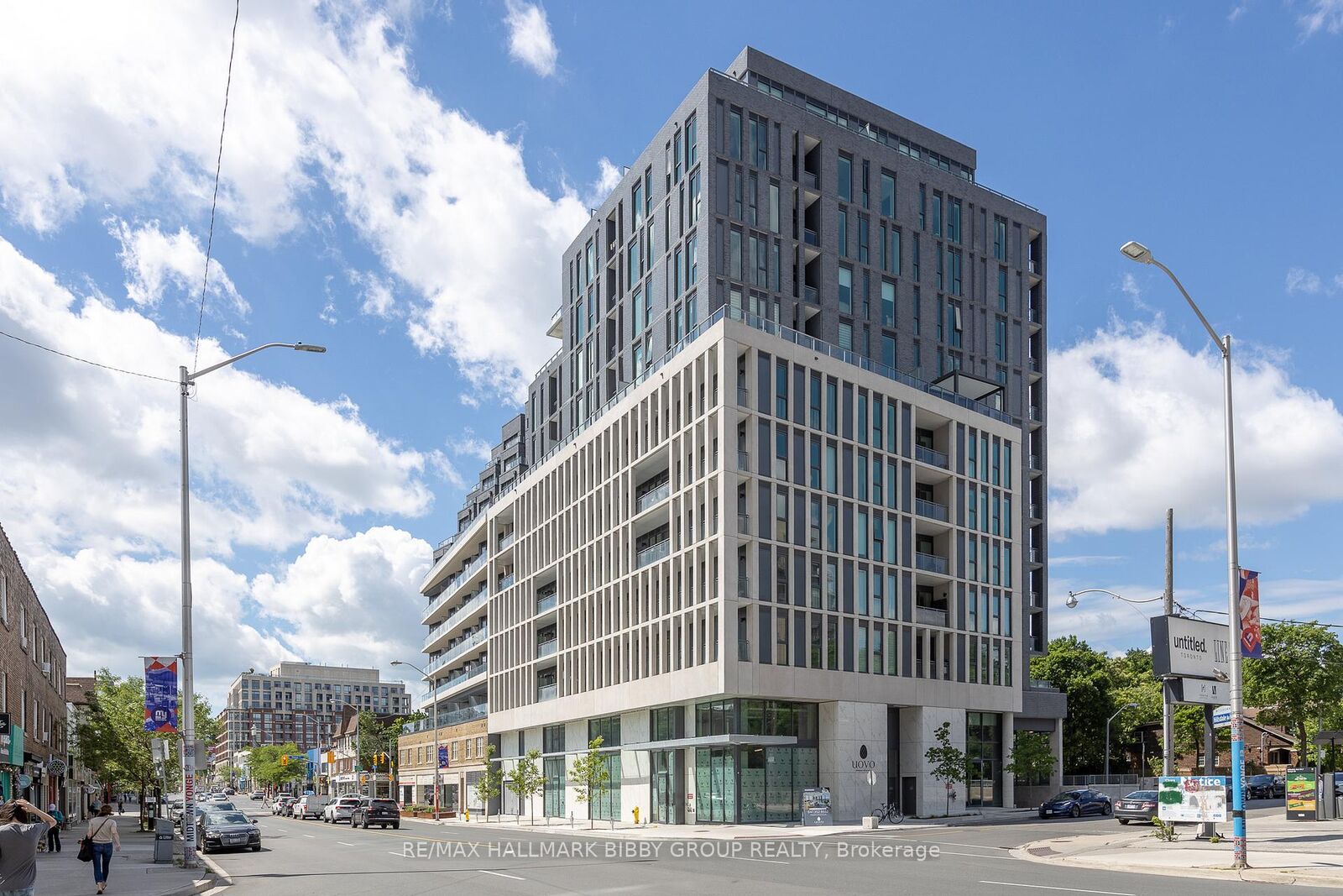 Property Photo: 1 Hillsdale Avenue W 902 ON M4S 0E5