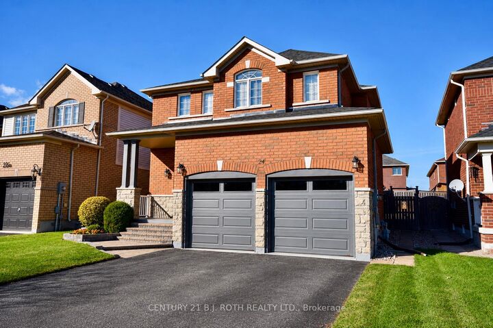 Property Photo: 24 Connaught Lane ON L4M 0A6