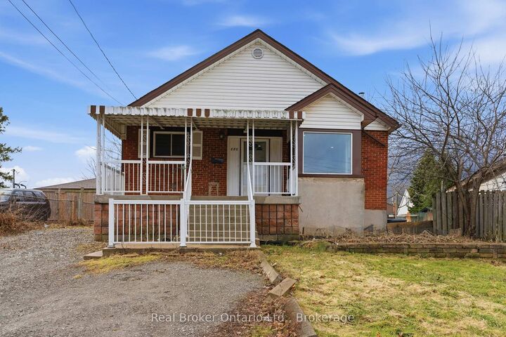 880 Lawrence Road — photo 1