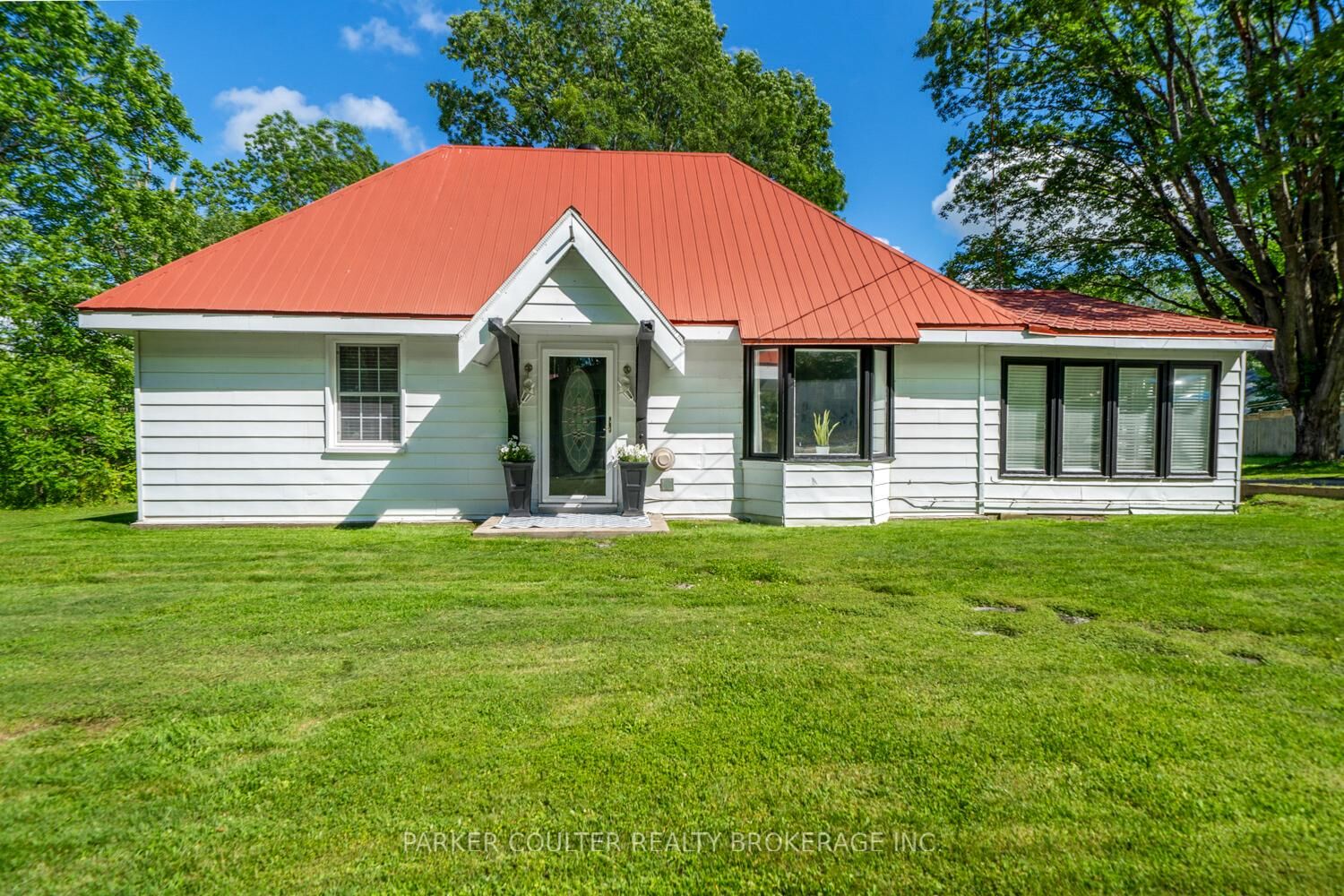 Property Photo:  251 Mountain Avenue  ON L0K 2C0 