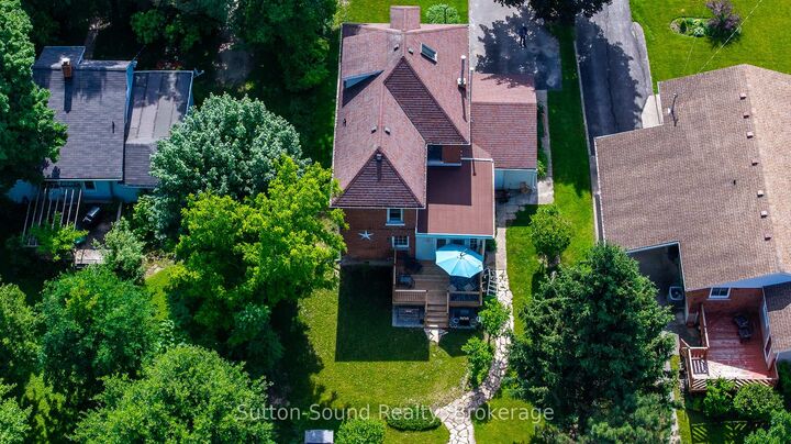 Property Photo: 1762 6th Avenue E ON N4K 2V8