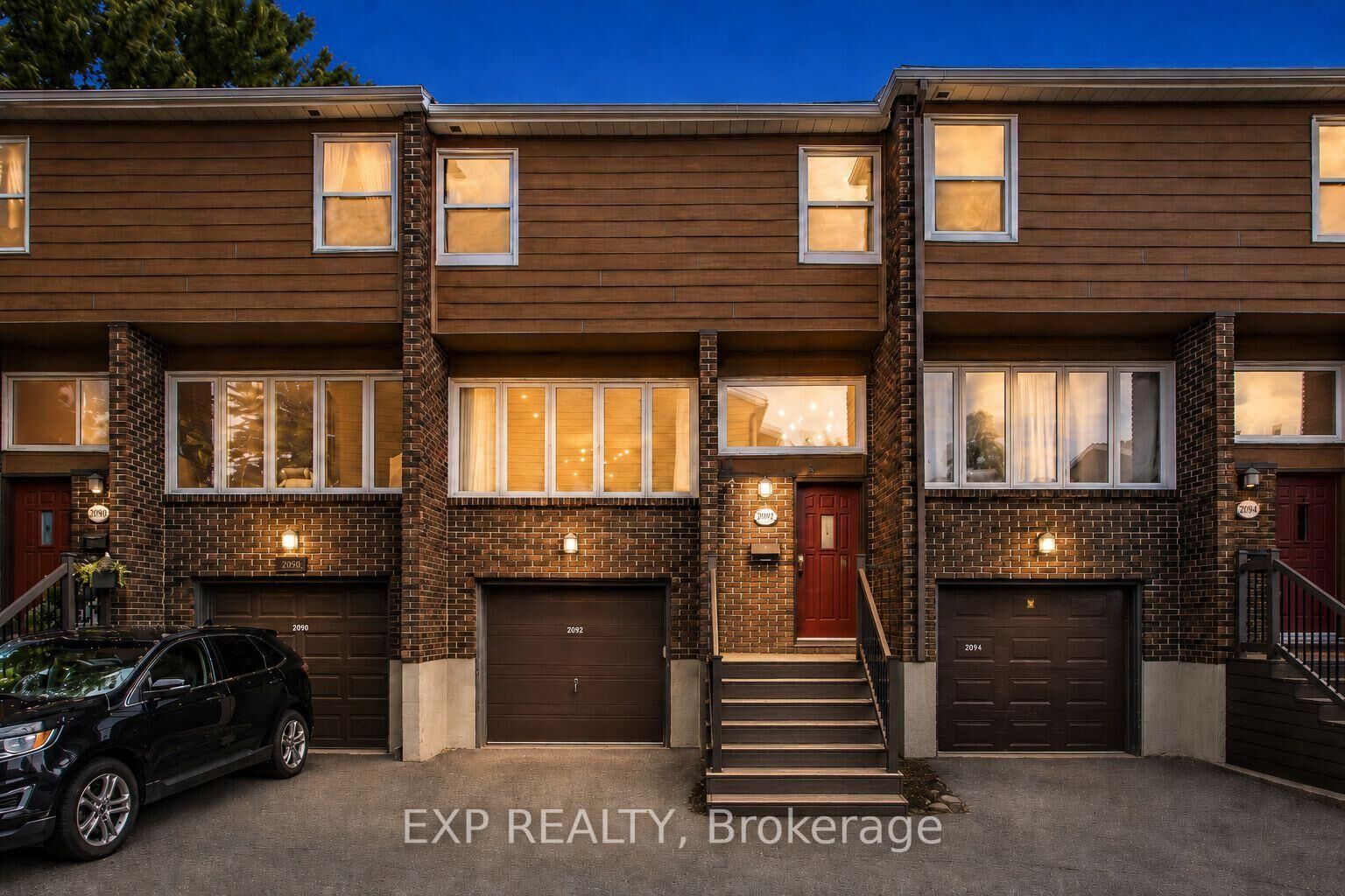 Property Photo:  2092 Eric Crescent  ON K1B 4P4 