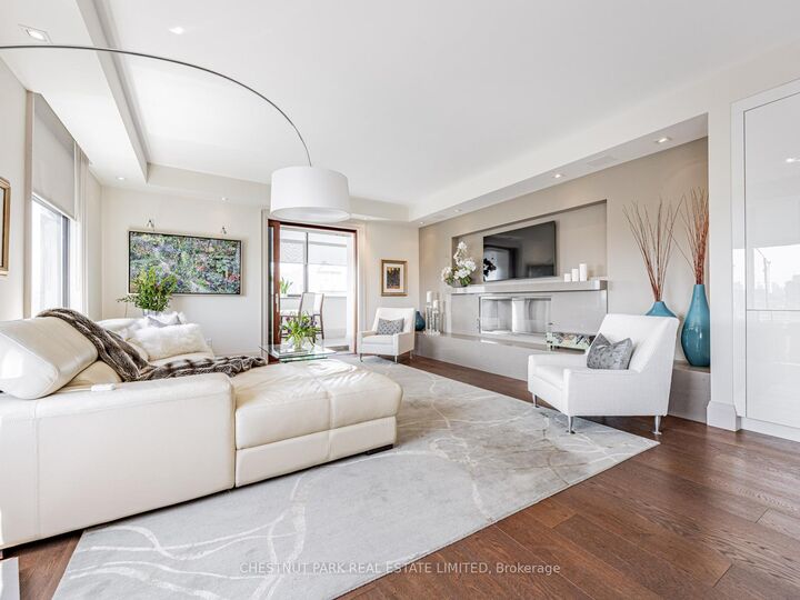 Property Photo: 423 Avenue Road 8 ON M4V 2H7