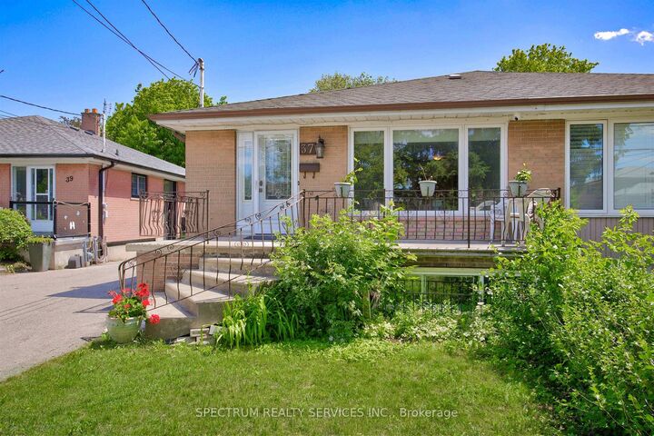 Property Photo: 37 Newlin Crescent ON M3L 1X5