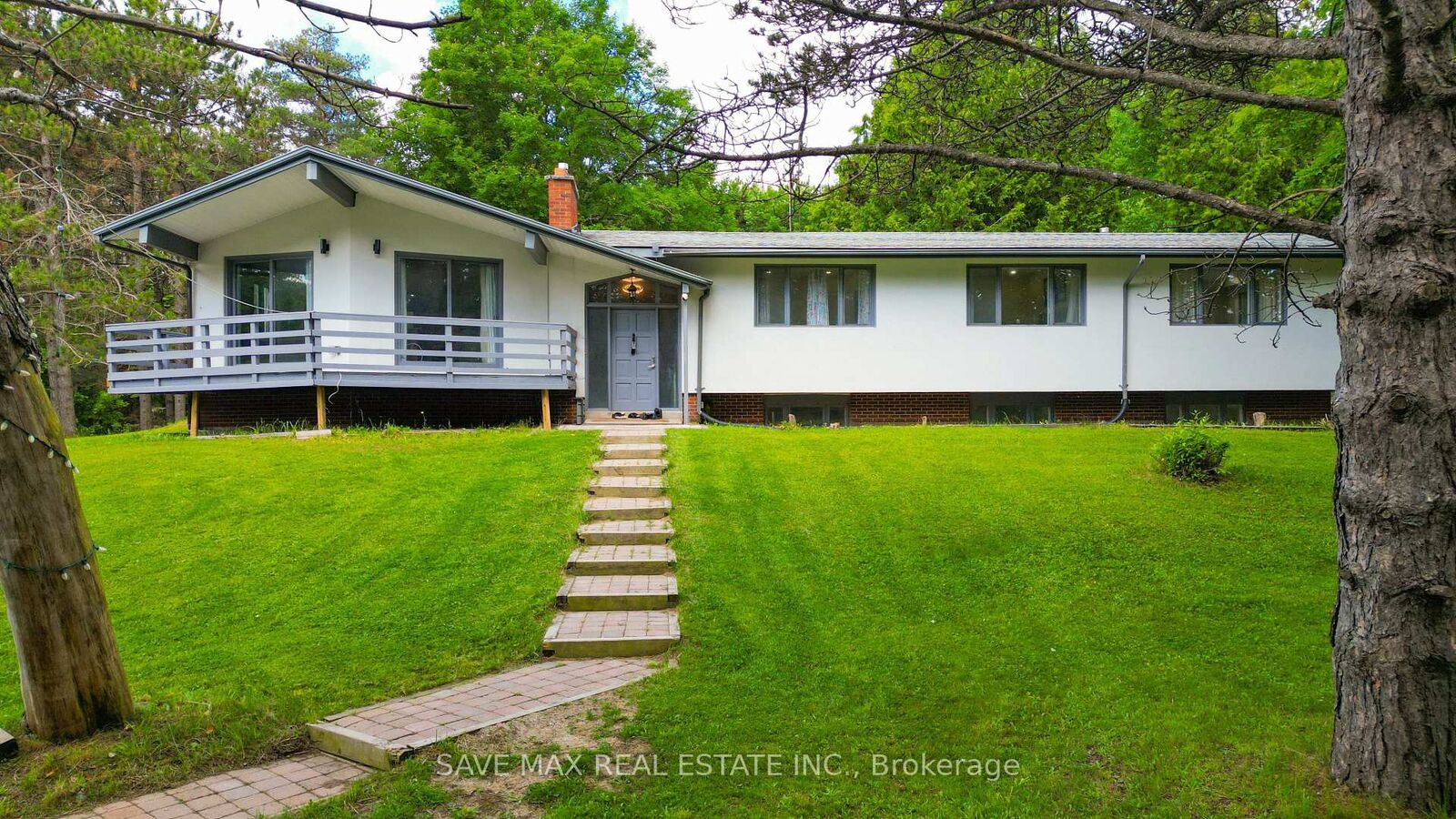 Property Photo: 5812 Beech Grove Side Road ON L7K 0M7
