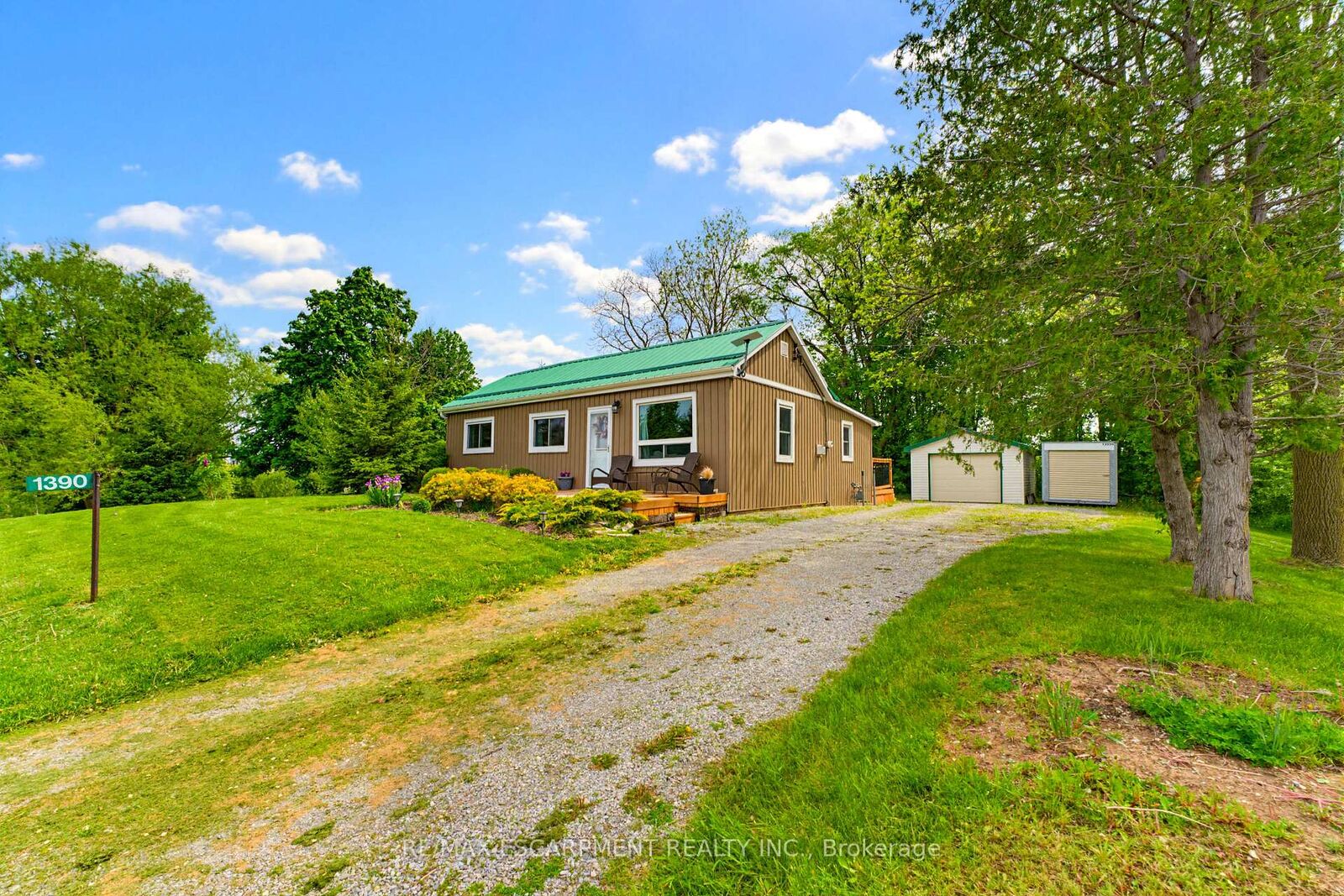 Property Photo:  1390 McKenzie Road  ON N3W 2C2 