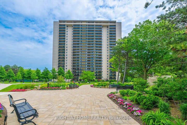Property Photo:  812 Burnhamthorpe Road 609  ON M9C 4W1 