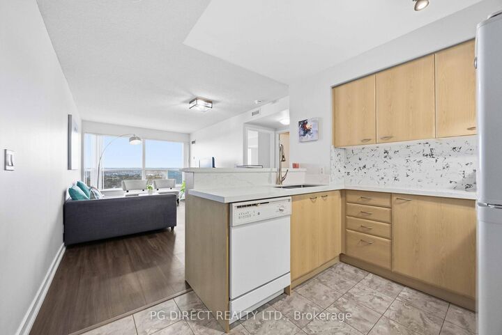 Property Photo: 38 Lee Centre Drive 2716 ON M1H 3J7