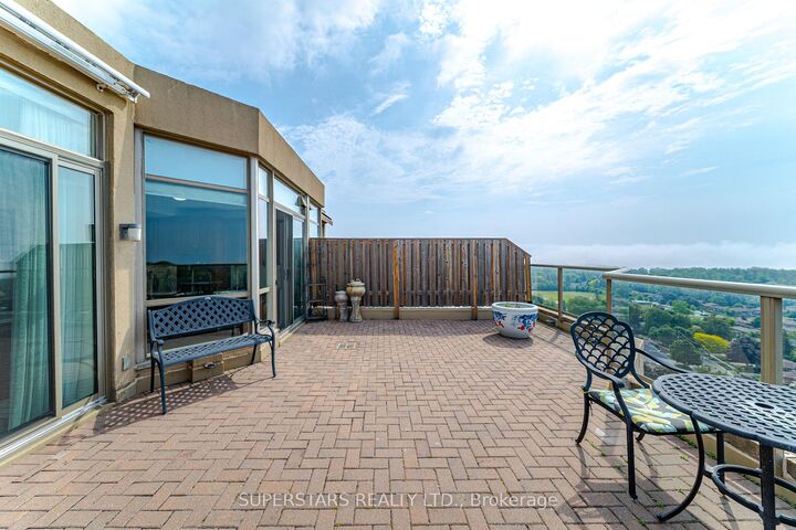 Property Photo: 20 Guildwood Parkway Ph14 ON M1E 5B6