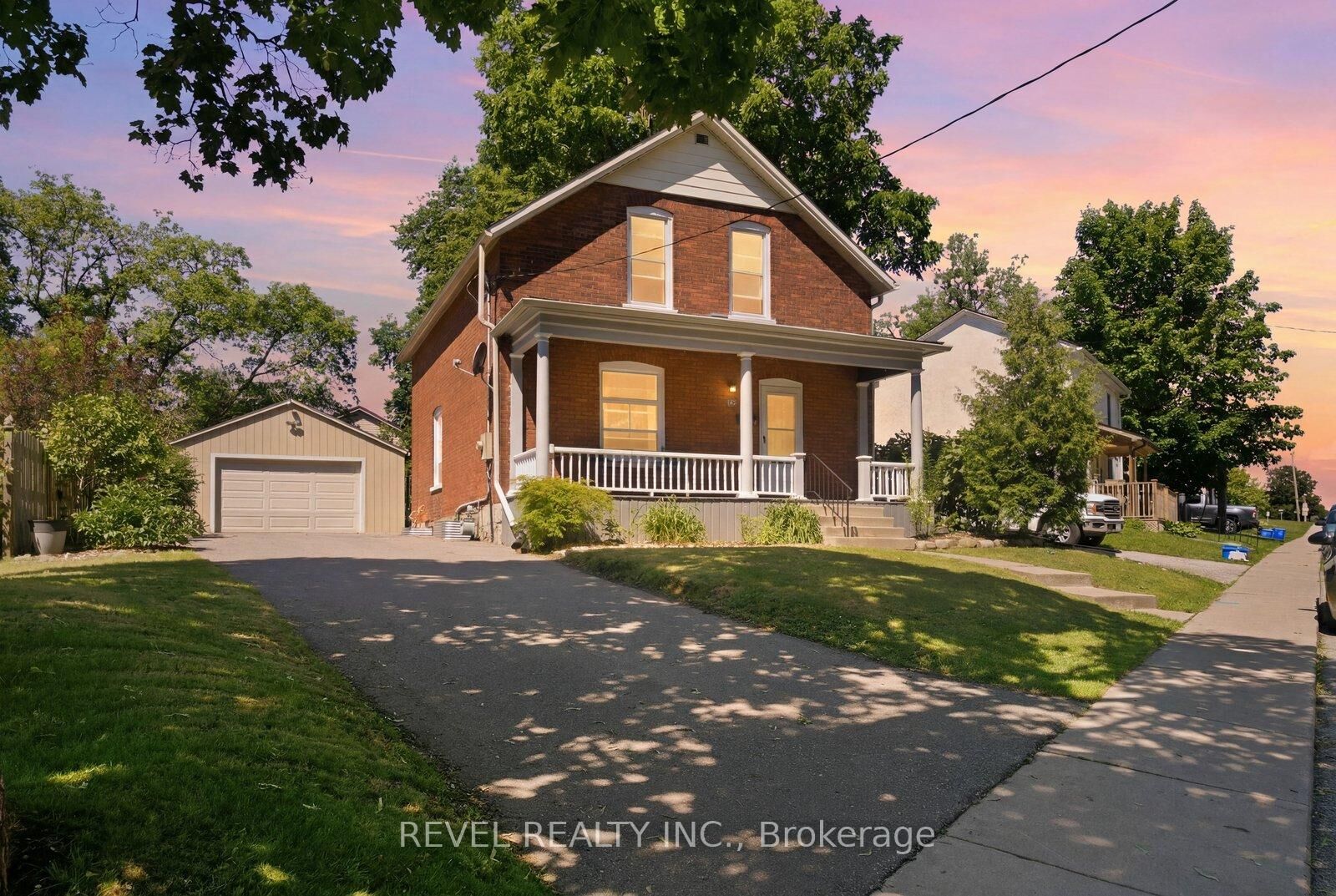 Property Photo:  73 Grand River Street S  ON N3L 2B5 