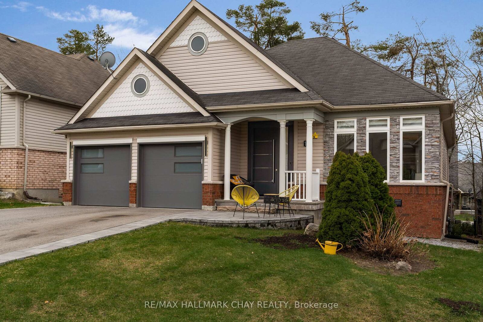 Property Photo: 16 Oakmont Avenue ON L0L 2L0