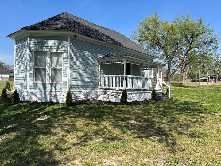 Property Photo:  406 Creek Avenue  OK 74434 