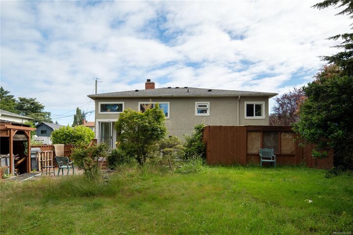 Property Photo: 1203 Pearce Cres BC V8X 3S8