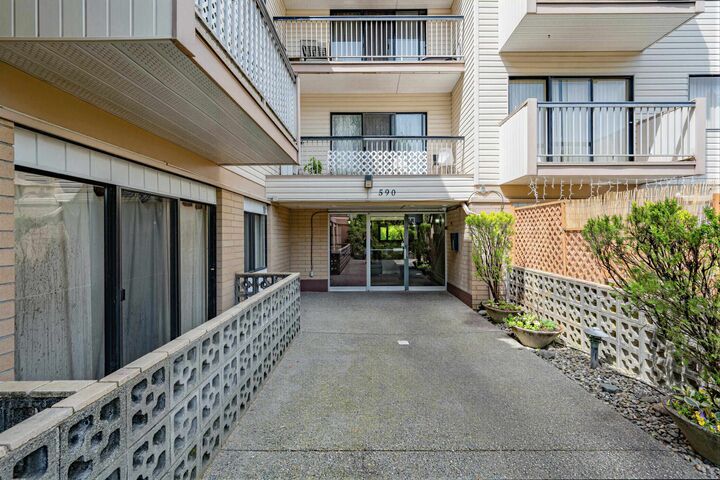 Photo de la propriété: 590 Whiting Way 201 BC V3J 3R9