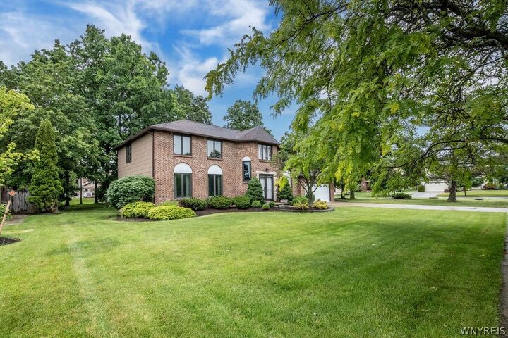 Property Photo:  47 Woodstock Road  NY 14072 