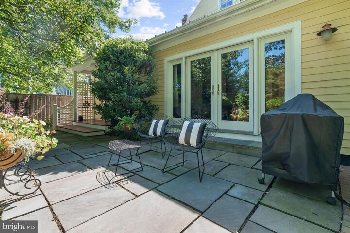 Property Photo:  210 N Queen Street  MD 21620 