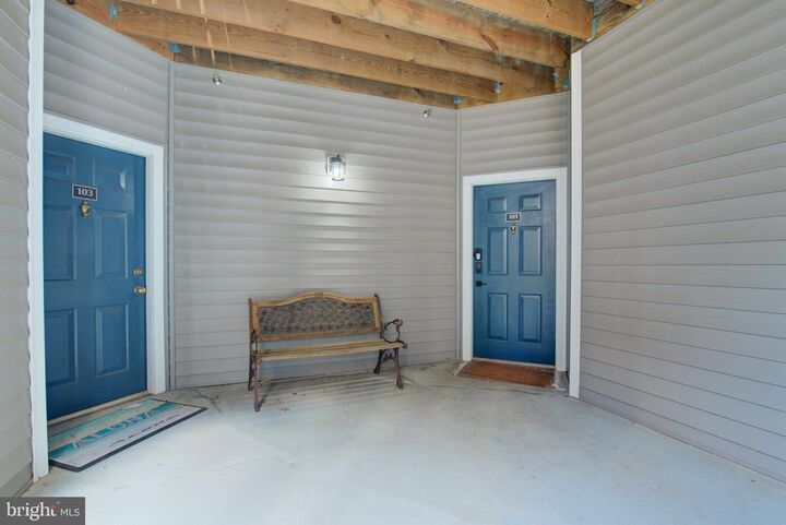 Property Photo: 46614 Drysdale Terrace 101 VA 20165