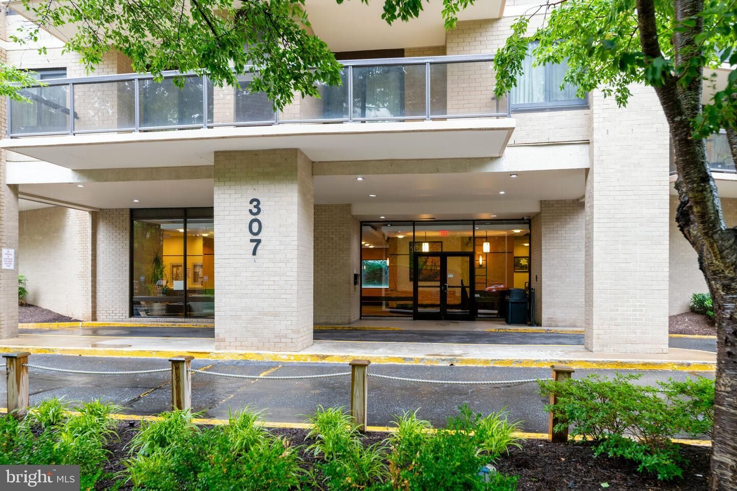 Property Photo:  307 Yoakum Parkway 512  VA 22304 