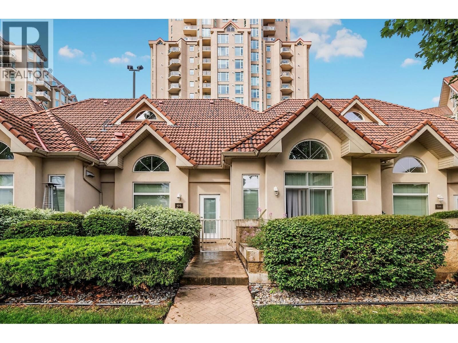Property Photo:  1128 Sunset Drive 102  BC V1Y 9W1 