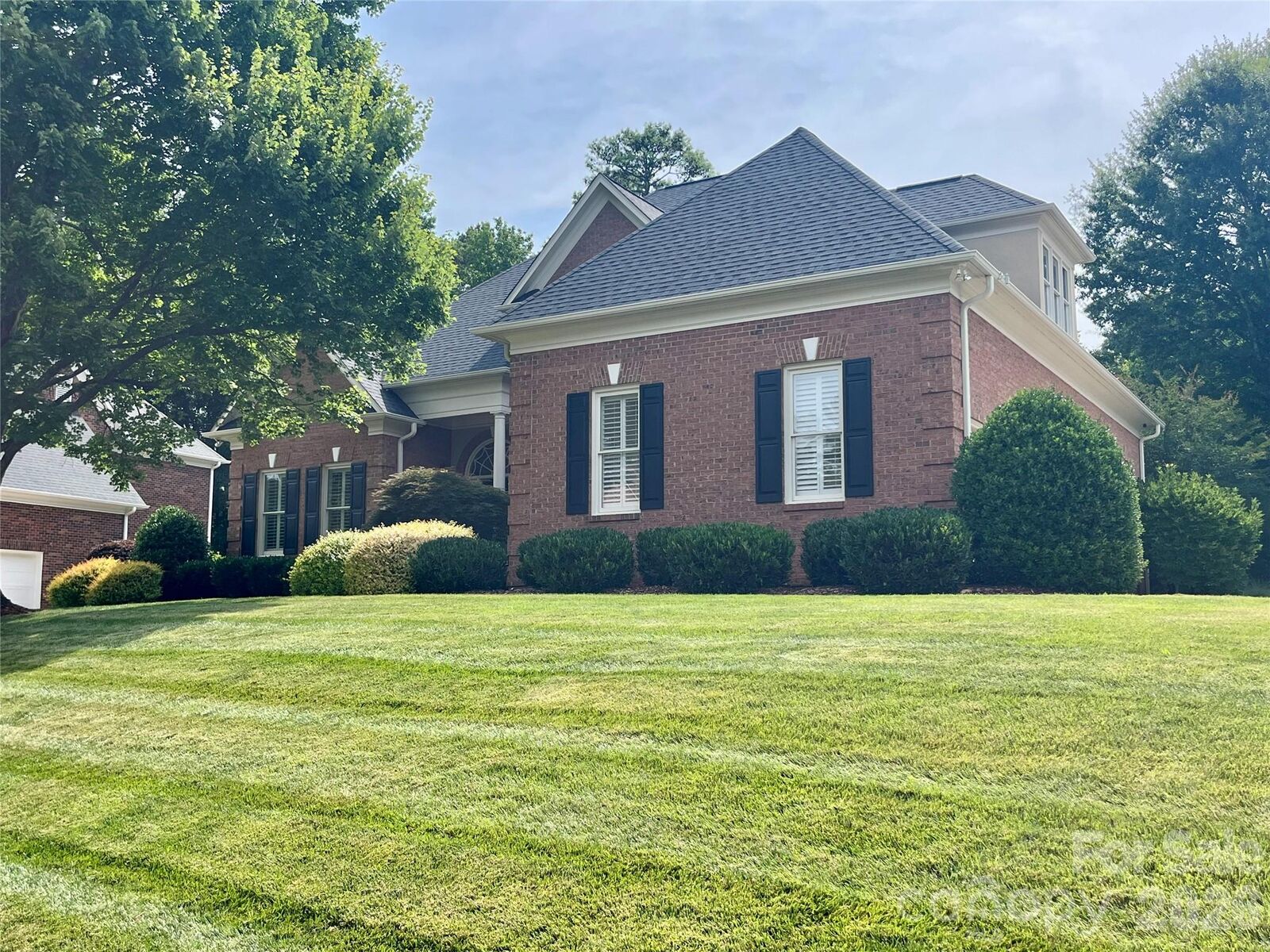 Property Photo:  6907 Meadow Run Lane  NC 28277 