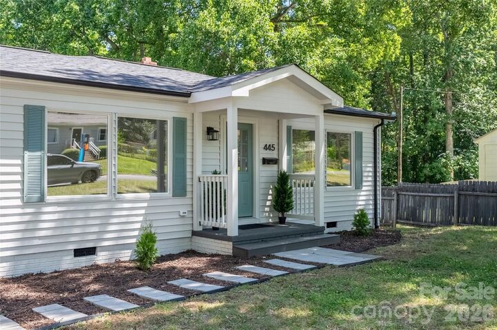 Property Photo:  445 Oakwood Avenue  NC 28115 