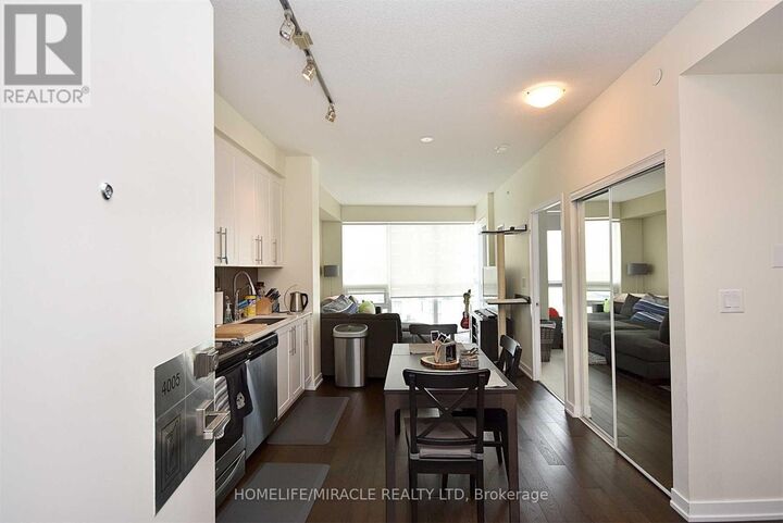 Property Photo:  510 Curran Place  ON L5B 0J8 