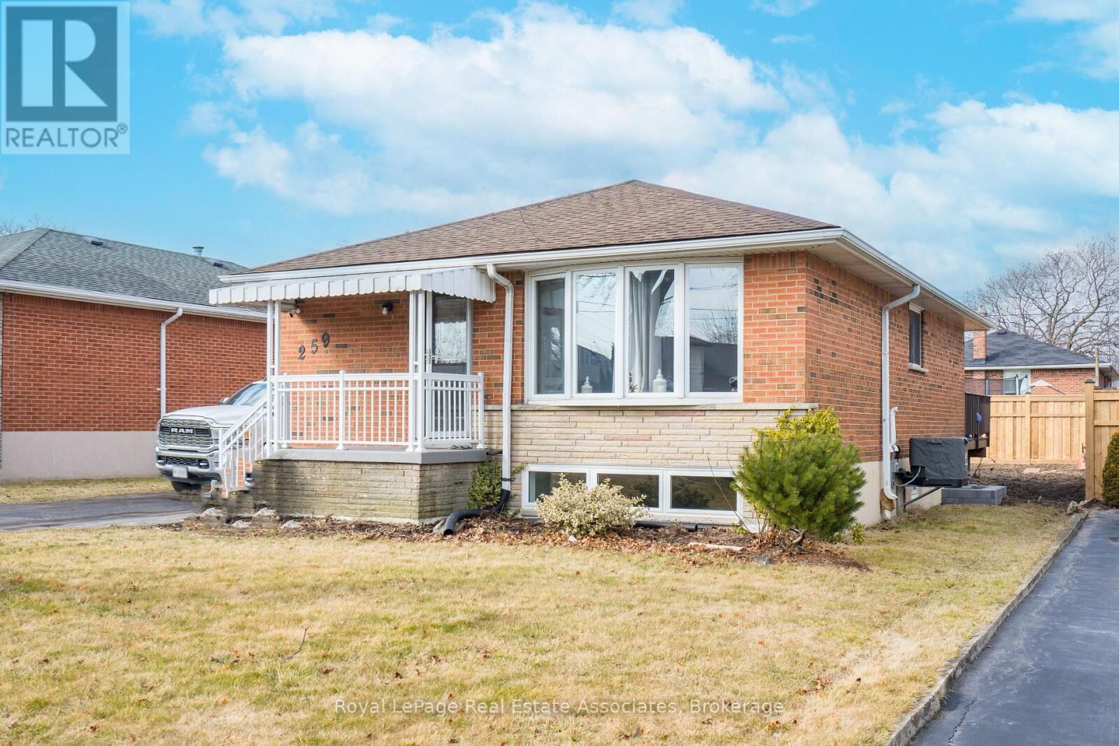 Property Photo:  259 Fernwood Crescent  ON L8T 3L7 