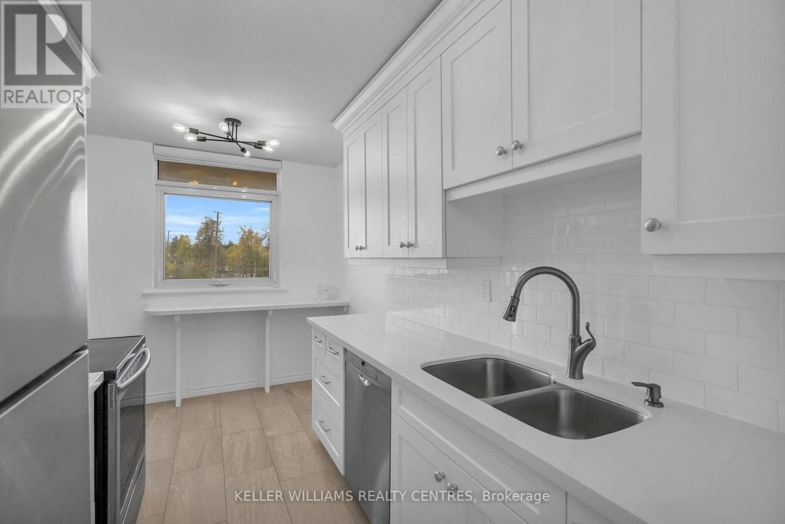 Property Photo:  7811 Yonge Street 407  ON L3T 4S3 