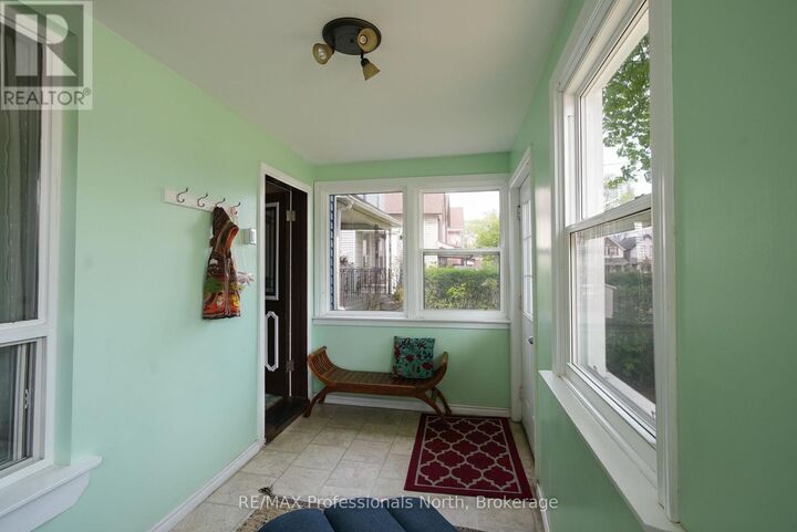 Property Photo:  143 Barnesdale Avenue North  ON L8L 6T1 