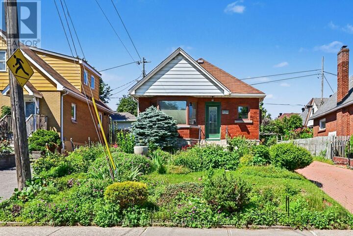 Property Photo:  238 Fairmont Avenue  ON K1Y 1X9 