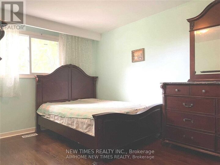 Property Photo:  7 Leavey Court Upper  ON M2H 1E5 