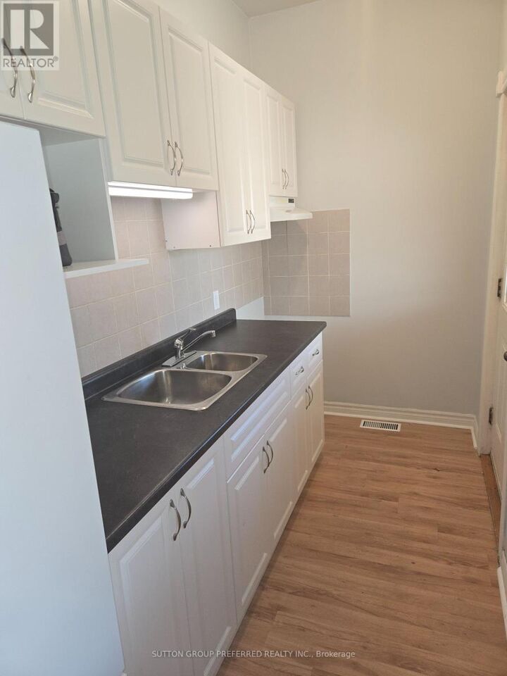 Property Photo:  1001 Oxford Street East  ON N5Y 3K6 