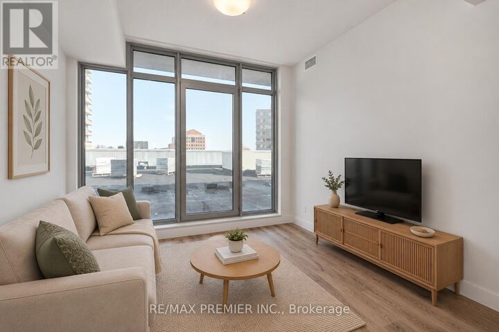 Property Photo:  60 Frederick Street 603  ON N2H 0C7 