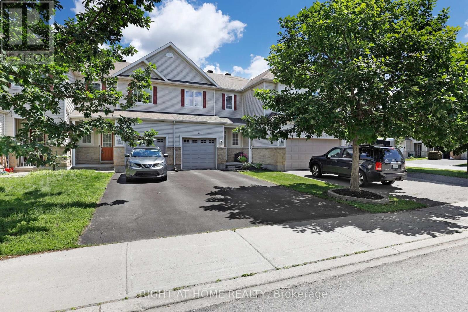 Property Photo:  577 Ashbourne Crescent  ON K2J 0P5 