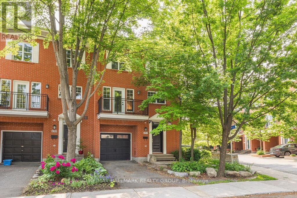 Property Photo:  257 Mart Circle  ON K1K 4S6 