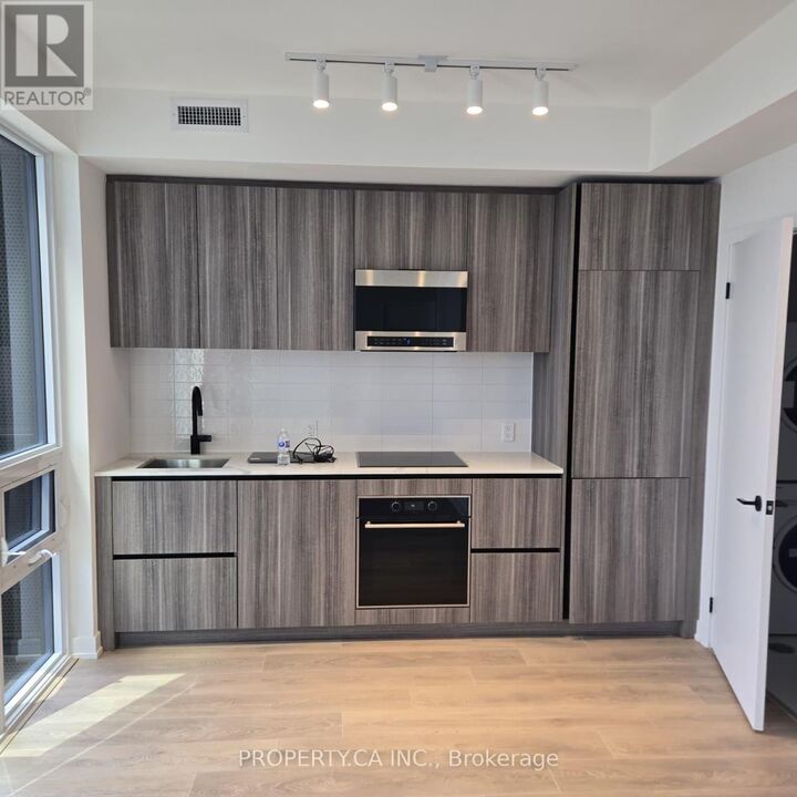 Property Photo:  117 Broadway Avenue Ph10  ON M4P 1V3 