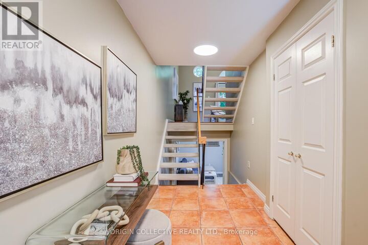 Property Photo:  6 Oaken Gateway  ON M2P 2A1 