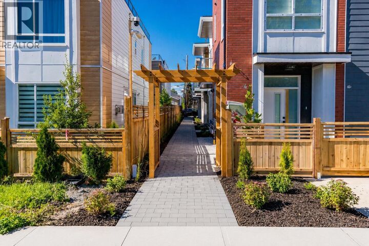 Property Photo: 760 Raymer Avenue 1 BC V1Y 4Z8