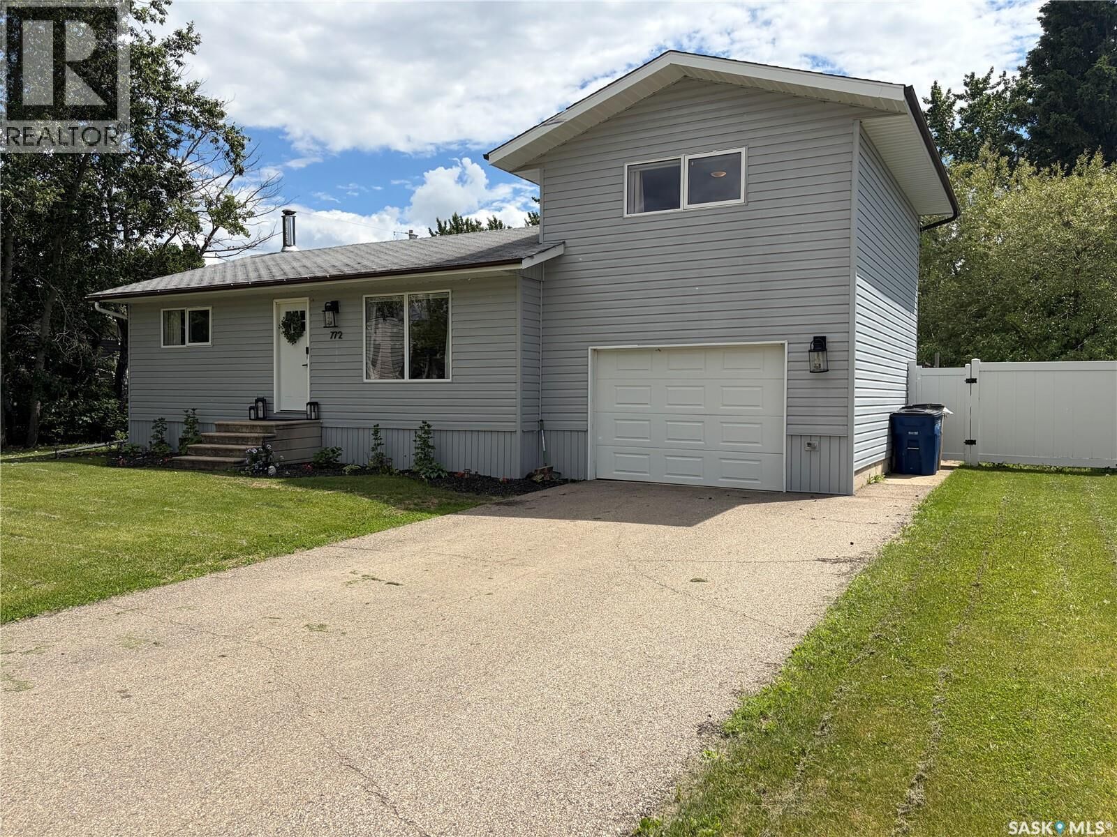 Property Photo:  772 Portage Avenue  SK S0A 4J0 