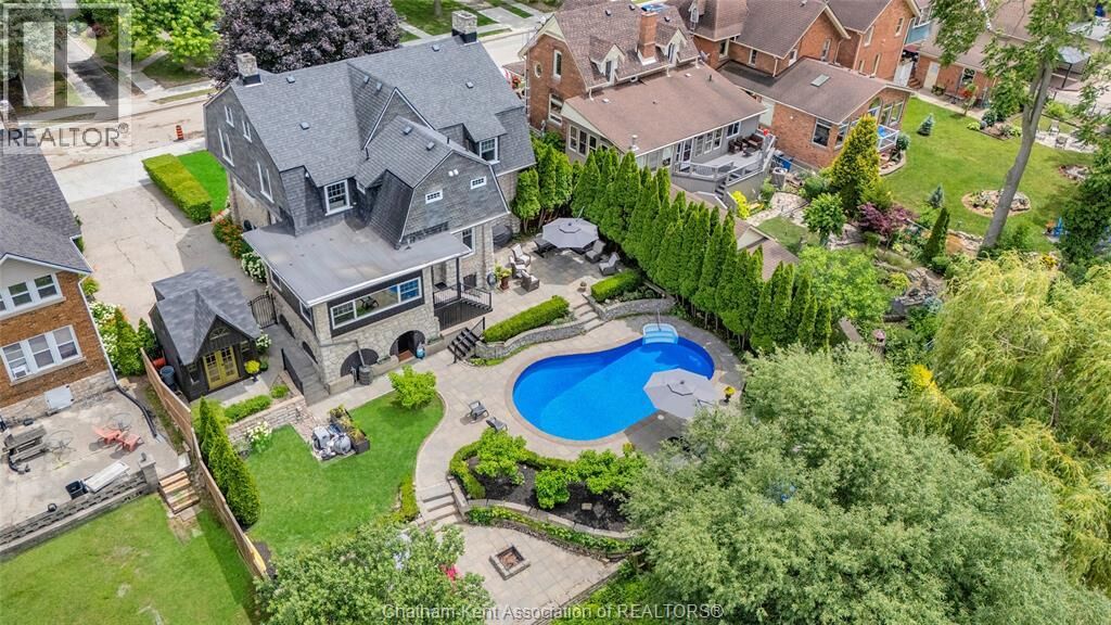 Property Photo:  411 King Street West  ON N7M 1G3 