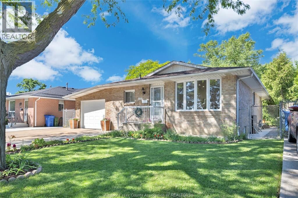 Property Photo:  2709 Jefferson  ON N8T 3E7 