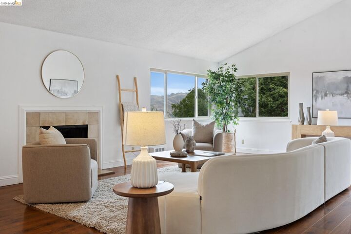 Property Photo:  201 Vista Heights Rd  CA 94530 