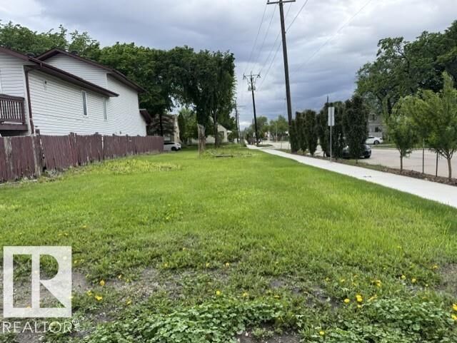 Property Photo:  11447 90 Street NW  AB T5B 3X8 