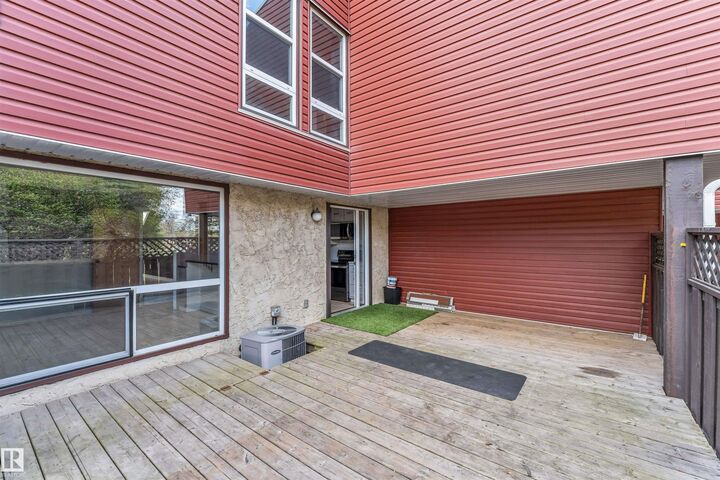 Photo de la propriété:  645 Millbourne Road NW  AB T6K 3N3 