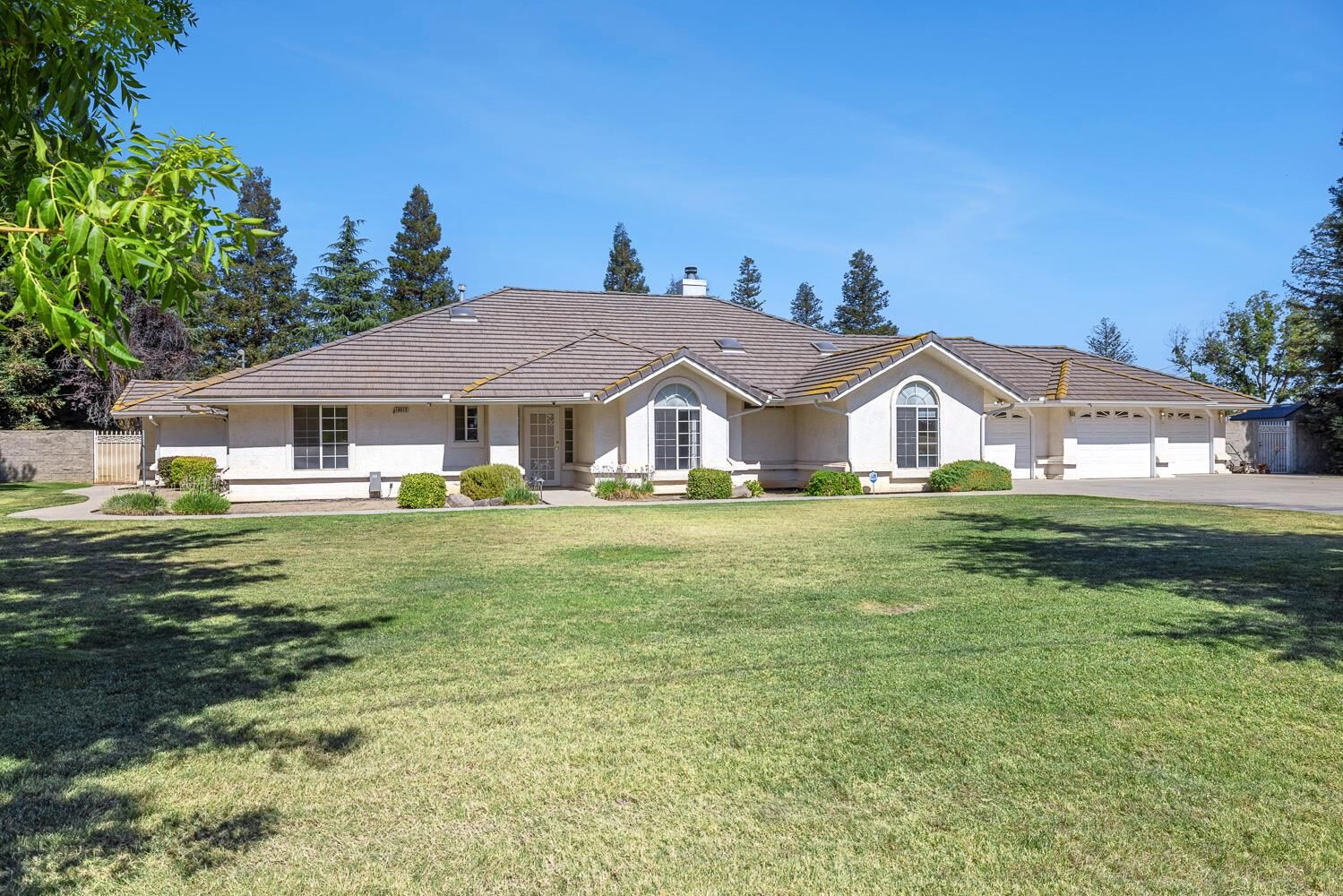 Property Photo:  16673 La Canada Road  CA 93636 