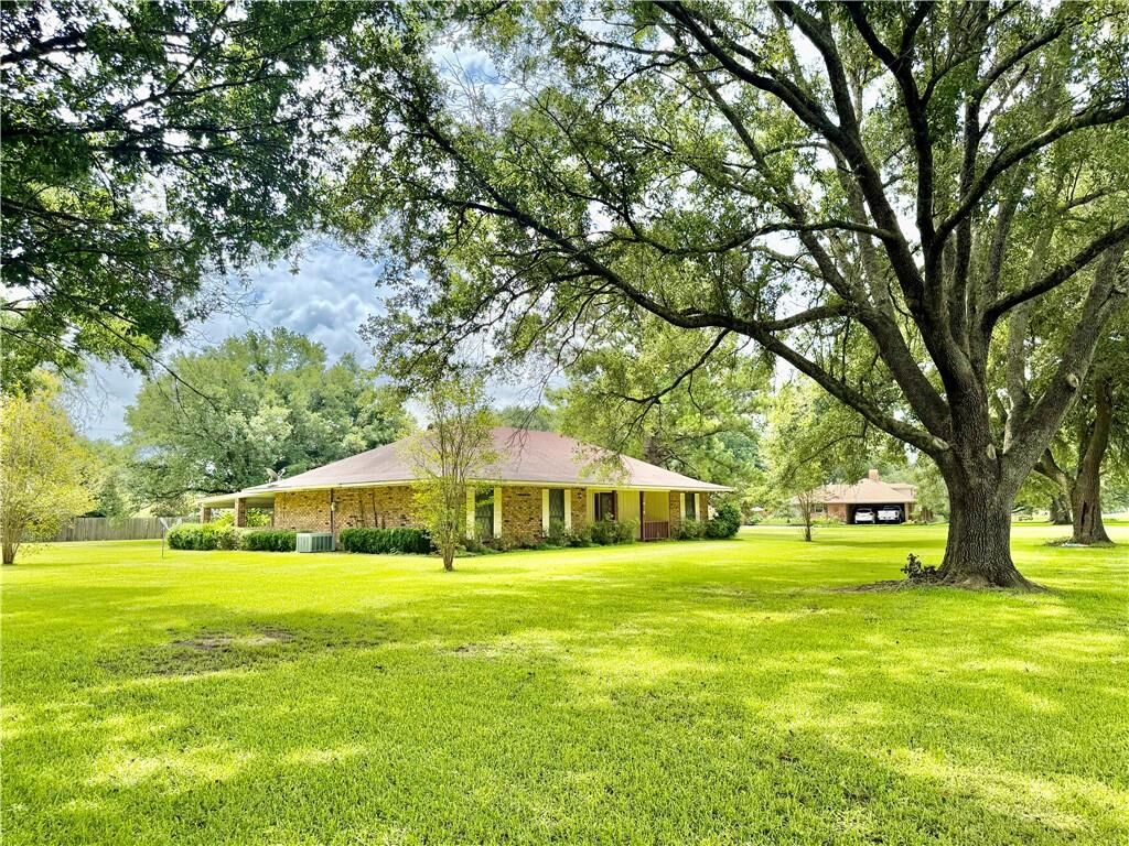 Property Photo:  1810 Front Street  LA 71327 