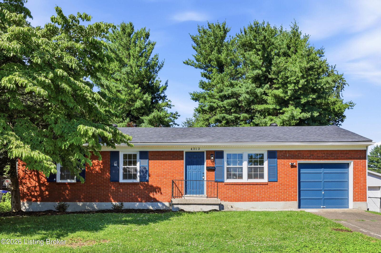 Property Photo: 4313 Rockwood Dr KY 40220