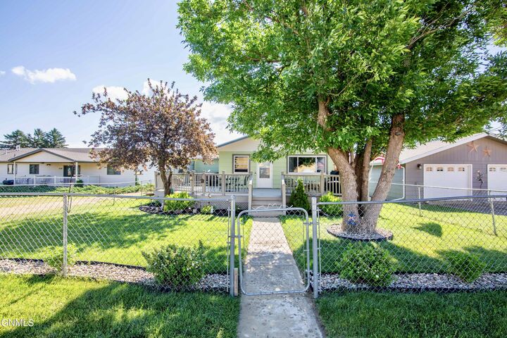 Property Photo:  203 Millionaire Avenue  ND 58646 