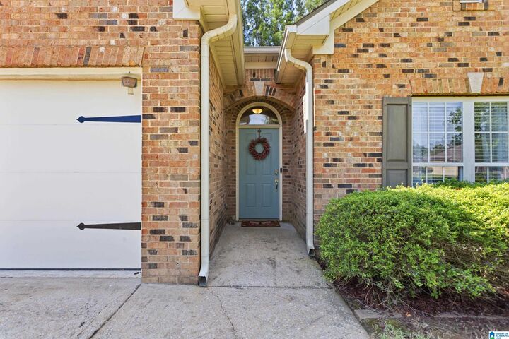 Property Photo:  200 Gardenside Drive  AL 35007 