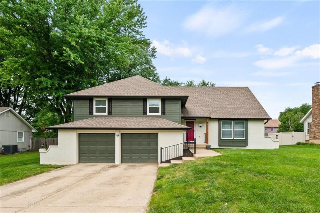 Property Photo:  901 NW Springwood Drive  MO 64015 